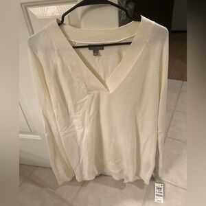 NWT - Cream Style & Co V-neck sweater - XL